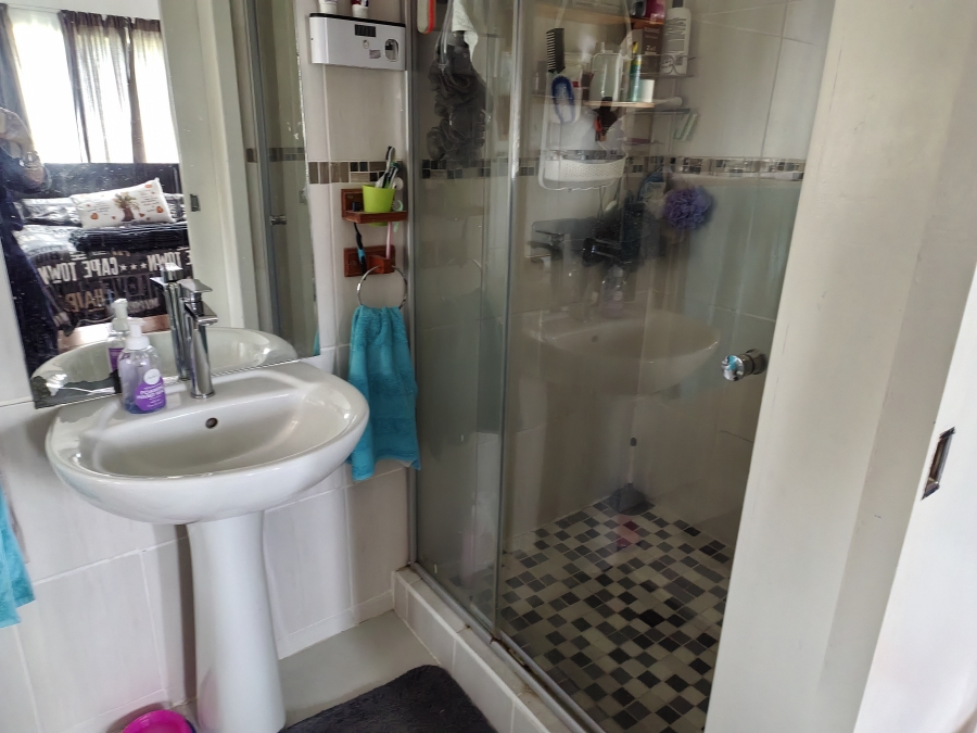 5 Bedroom Property for Sale in Van Riebeeck Hoogte Eastern Cape
